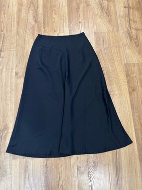 Aritzia Wilfred Theater Satin Skirt